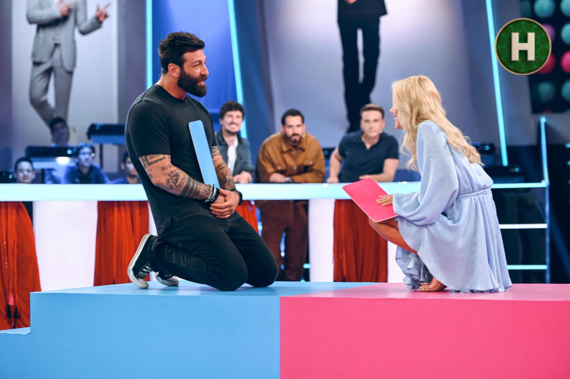 &quot;Скільки чоловіків уже відклали пляшку на День Перемоги?&quot; Цікава статистика із шоу &quot;Хто зверху?&quot;